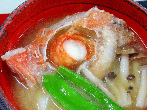 一夜干しで旨だし♪　「メヌキのアラ味噌汁」